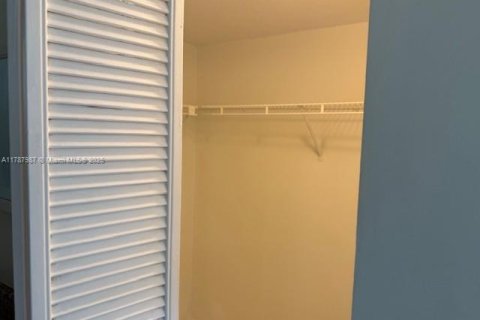 Снять в аренду кондоминиум в Лодерхилл, Флорида 2 спальни, 104.98м2, № 1962970 - фото 13