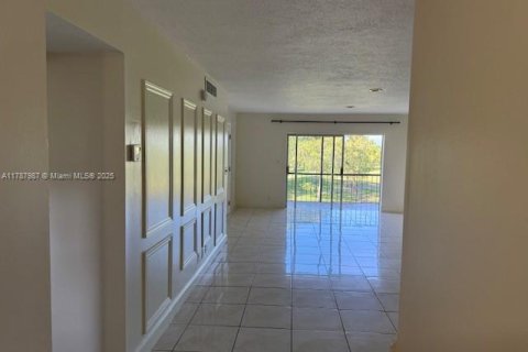 Снять в аренду кондоминиум в Лодерхилл, Флорида 2 спальни, 104.98м2, № 1962970 - фото 3