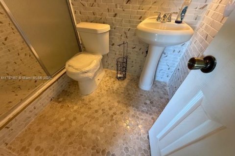 Снять в аренду кондоминиум в Лодерхилл, Флорида 2 спальни, 104.98м2, № 1962970 - фото 24