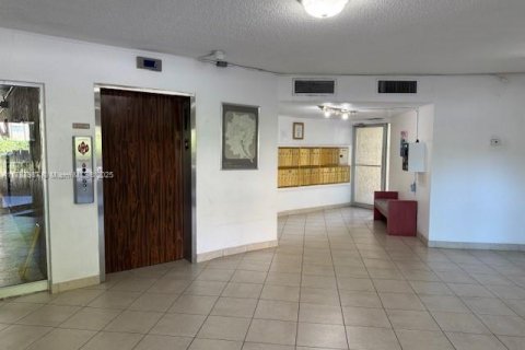 Снять в аренду кондоминиум в Лодерхилл, Флорида 2 спальни, 104.98м2, № 1962970 - фото 27