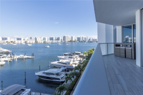 Apartamento en alquiler en North Miami Beach, Florida, 2 dormitorios, 168.8 m2 № 2054645 - foto 2