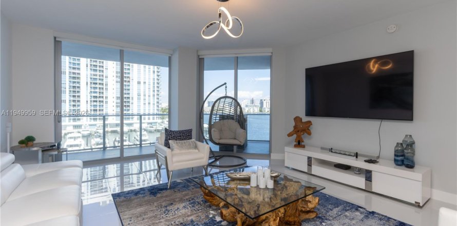 Apartamento en North Miami Beach, Florida 2 dormitorios, 168.8 m2 № 2054645