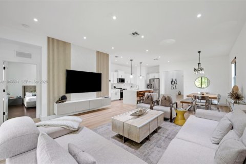 Купить виллу или дом в Гринакрес, Флорида 5 спален, 275.55м2, № 2005393 - фото 4