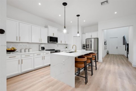 Купить виллу или дом в Гринакрес, Флорида 5 спален, 275.55м2, № 2005393 - фото 6