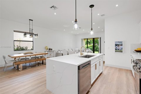 Купить виллу или дом в Гринакрес, Флорида 5 спален, 275.55м2, № 2005393 - фото 9