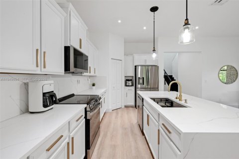 Купить виллу или дом в Гринакрес, Флорида 5 спален, 275.55м2, № 2005393 - фото 7