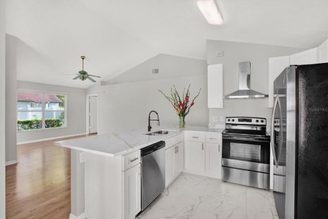 House in Tampa, Florida 3 bedrooms, 116.41 sq.m. № 1894010 - photo 13