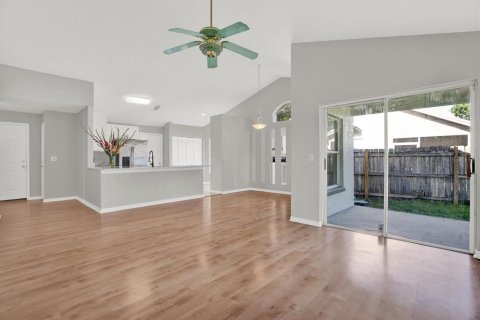 House in Tampa, Florida 3 bedrooms, 116.41 sq.m. № 1894010 - photo 11