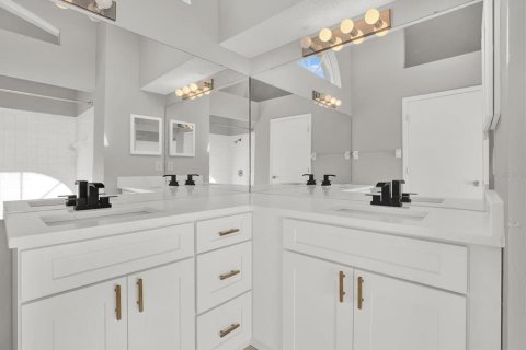 House in Tampa, Florida 3 bedrooms, 116.41 sq.m. № 1894010 - photo 19