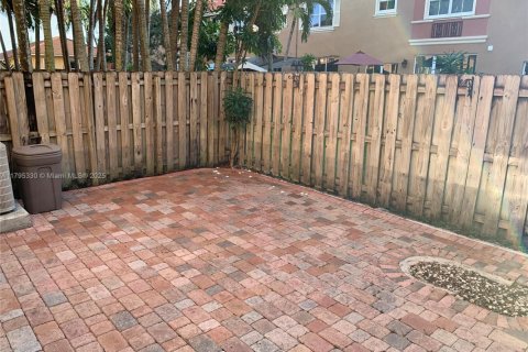 Townhouse in Miami, Florida 3 bedrooms, 158.31 sq.m. № 2055045 - photo 21