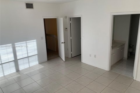 Townhouse in Miami, Florida 3 bedrooms, 158.31 sq.m. № 2055045 - photo 28