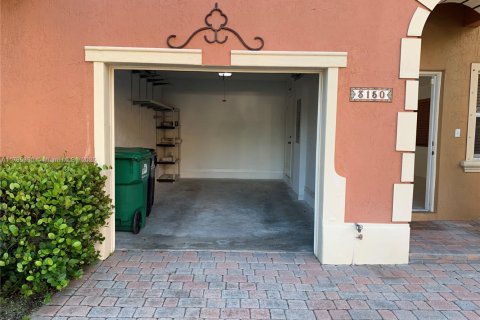 Townhouse in Miami, Florida 3 bedrooms, 158.31 sq.m. № 2055045 - photo 9