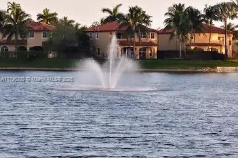 Townhouse in Miami, Florida 3 bedrooms, 158.31 sq.m. № 2055045 - photo 4