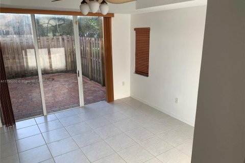 Townhouse in Miami, Florida 3 bedrooms, 158.31 sq.m. № 2055045 - photo 15