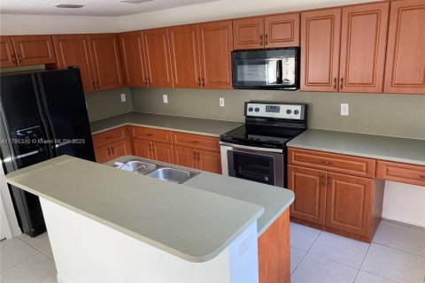 Townhouse in Miami, Florida 3 bedrooms, 158.31 sq.m. № 2055045 - photo 17