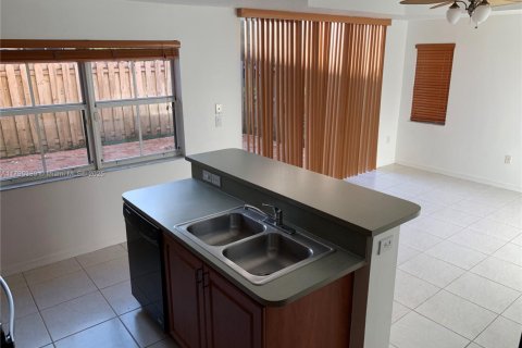 Townhouse in Miami, Florida 3 bedrooms, 158.31 sq.m. № 2055045 - photo 25