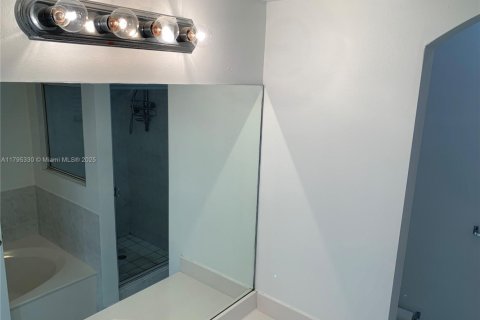 Townhouse in Miami, Florida 3 bedrooms, 158.31 sq.m. № 2055045 - photo 29