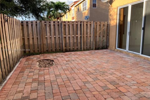 Townhouse in Miami, Florida 3 bedrooms, 158.31 sq.m. № 2055045 - photo 23