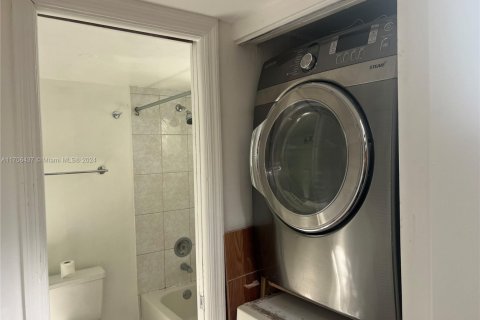 Townhouse in Miami, Florida 2 bedrooms, 89.19 sq.m. № 1953294 - photo 9