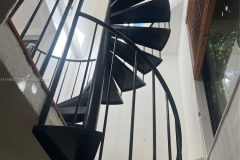 Townhouse in Miami, Florida 2 bedrooms, 89.19 sq.m. № 1953294 - photo 8