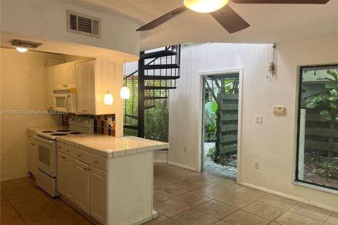 Townhouse in Miami, Florida 2 bedrooms, 89.19 sq.m. № 1953294 - photo 6