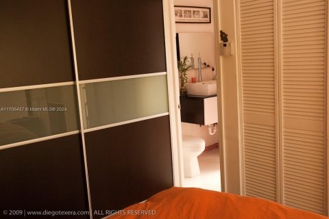 Townhouse in Miami, Florida 2 bedrooms, 89.19 sq.m. № 1953294 - photo 30