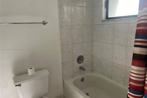 Townhouse in Miami, Florida 2 bedrooms, 89.19 sq.m. № 1953294 - photo 12