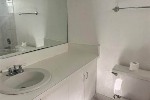 Townhouse in Miami, Florida 2 bedrooms, 89.19 sq.m. № 1953294 - photo 13