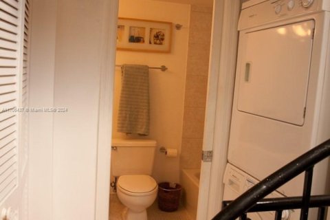 Townhouse in Miami, Florida 2 bedrooms, 89.19 sq.m. № 1953294 - photo 27