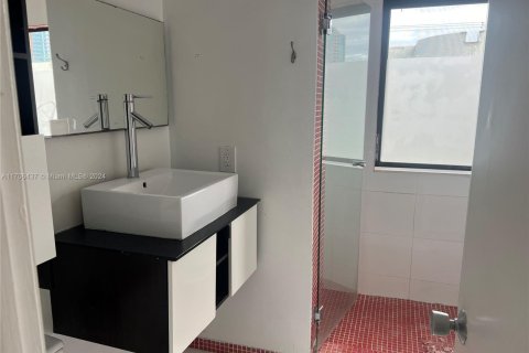 Townhouse in Miami, Florida 2 bedrooms, 89.19 sq.m. № 1953294 - photo 17