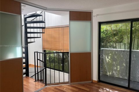 Townhouse in Miami, Florida 2 bedrooms, 89.19 sq.m. № 1953294 - photo 10