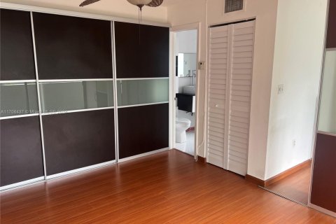 Townhouse in Miami, Florida 2 bedrooms, 89.19 sq.m. № 1953294 - photo 14