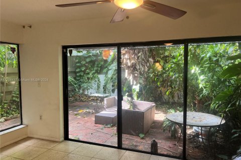 Townhouse in Miami, Florida 2 bedrooms, 89.19 sq.m. № 1953294 - photo 4