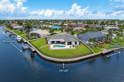 House in Punta Gorda, Florida 3 bedrooms, 212.19 sq.m. № 2369138