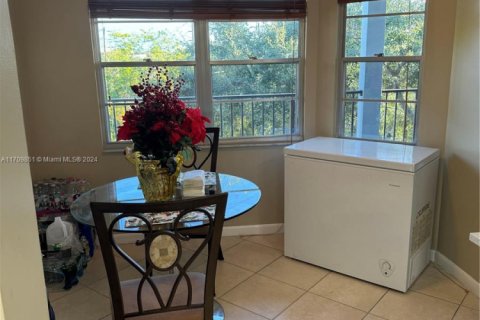 Condo in Pembroke Pines, Florida, 2 bedrooms № 1961461 - photo 7