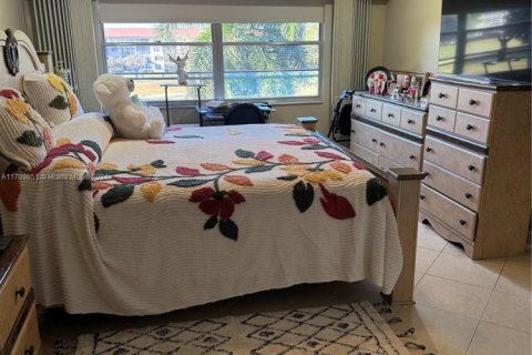 Condo in Pembroke Pines, Florida, 2 bedrooms № 1961461 - photo 14