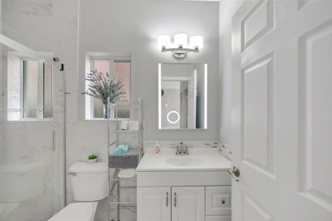 House in Homestead, Florida 3 bedrooms, 111.48 sq.m. № 2186401 - photo 13