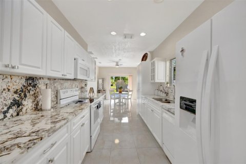 House in Homestead, Florida 3 bedrooms, 111.48 sq.m. № 2186401 - photo 24