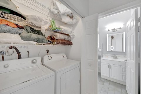 House in Homestead, Florida 3 bedrooms, 111.48 sq.m. № 2186401 - photo 9