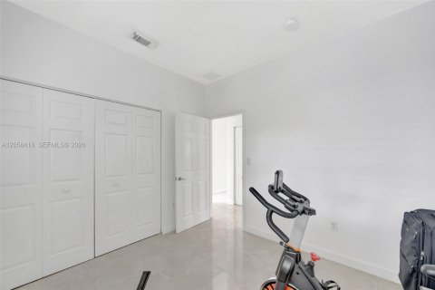 House in Homestead, Florida 3 bedrooms, 111.48 sq.m. № 2186401 - photo 12