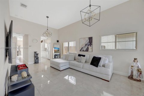 House in Homestead, Florida 3 bedrooms, 111.48 sq.m. № 2186401 - photo 2