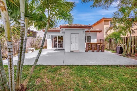House in Homestead, Florida 3 bedrooms, 111.48 sq.m. № 2186401 - photo 5