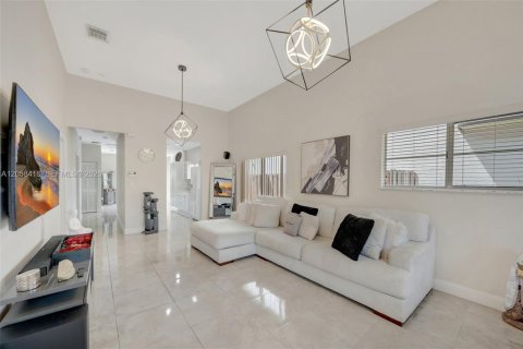 House in Homestead, Florida 3 bedrooms, 111.48 sq.m. № 2186401 - photo 25