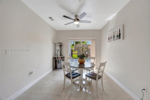 House in Homestead, Florida 3 bedrooms, 111.48 sq.m. № 2186401 - photo 26