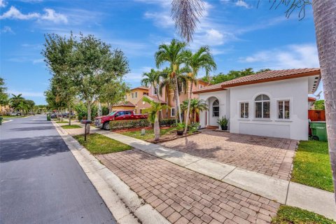 House in Homestead, Florida 3 bedrooms, 111.48 sq.m. № 2186401