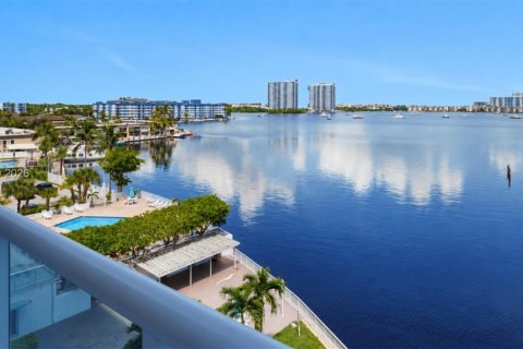 Copropriété à vendre à North Miami Beach, Floride: 1 chambre, 65.96 m2 № 2377372 - photo 2