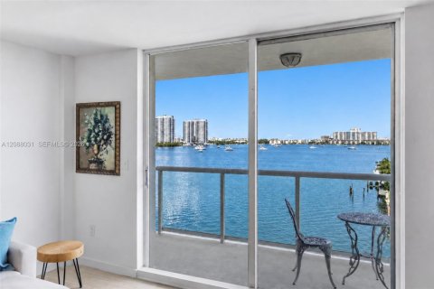 Copropriété à vendre à North Miami Beach, Floride: 1 chambre, 65.96 m2 № 2377372 - photo 6