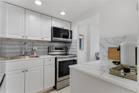 Copropriété à vendre à North Miami Beach, Floride: 1 chambre, 65.96 m2 № 2377372 - photo 12