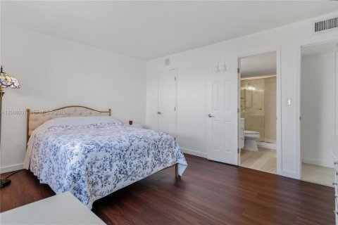 Copropriété à vendre à North Miami Beach, Floride: 1 chambre, 65.96 m2 № 2377372 - photo 17