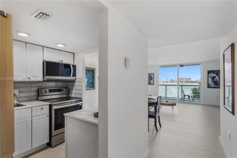 Copropriété à vendre à North Miami Beach, Floride: 1 chambre, 65.96 m2 № 2377372 - photo 11